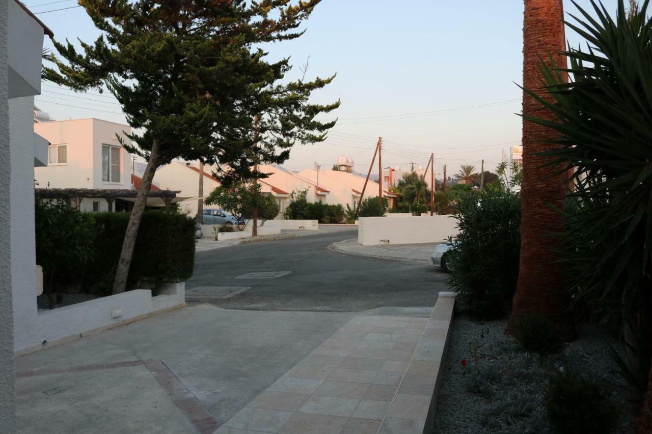 Yulya Villa By Taimoura Paphos Bagian luar foto