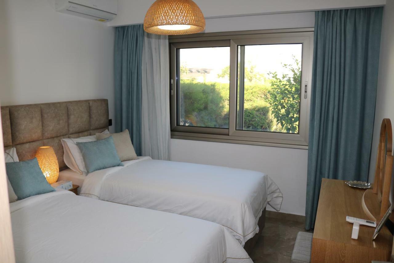 Yulya Villa By Taimoura Paphos Bagian luar foto