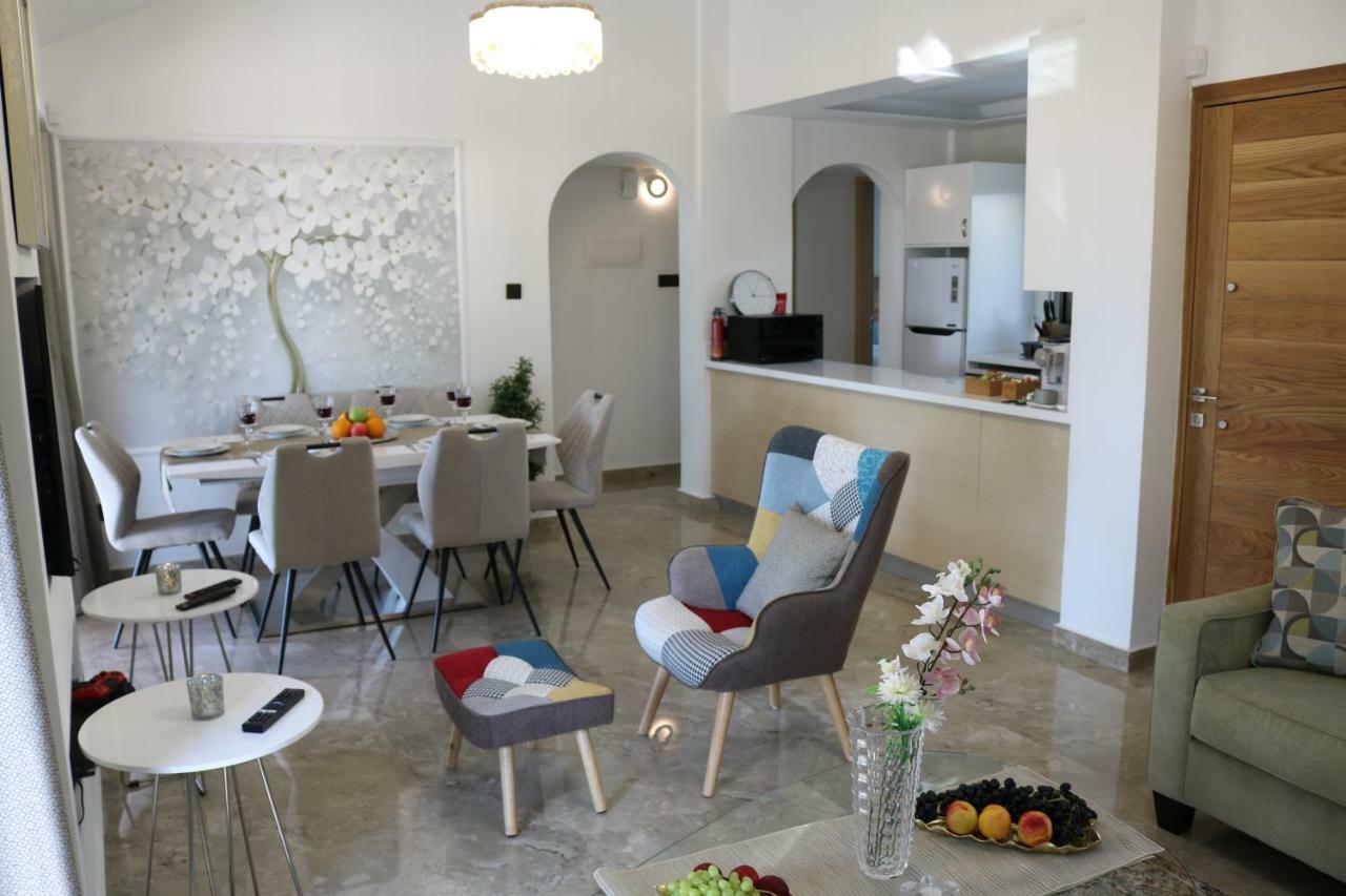 Yulya Villa By Taimoura Paphos Bagian luar foto