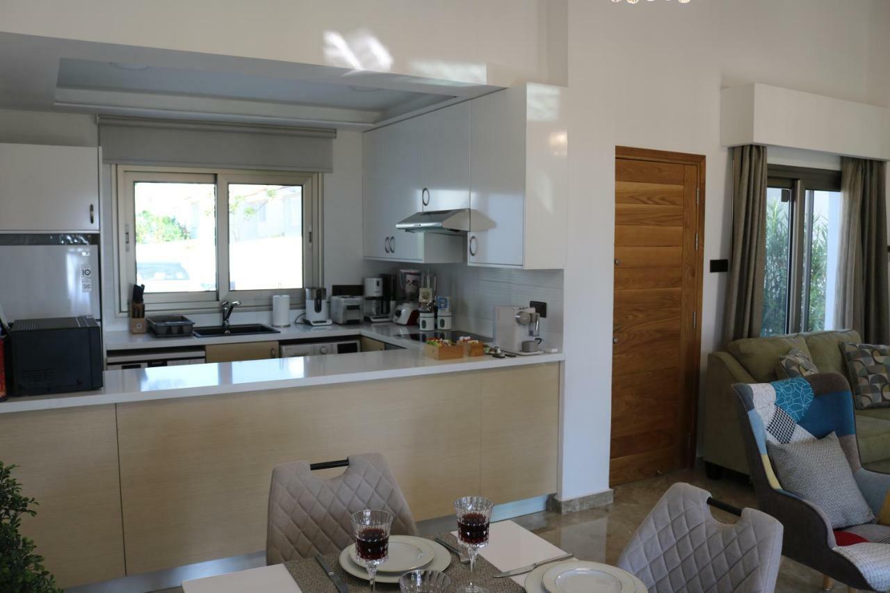 Yulya Villa By Taimoura Paphos Bagian luar foto